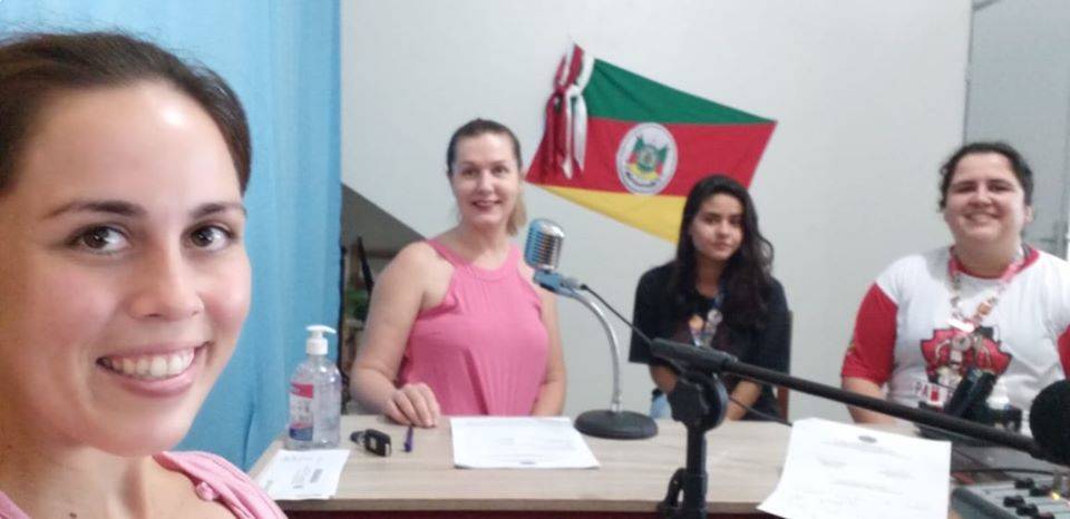 Radialista Samara, juntamente com Cláudia, Carolina e Nicoly.