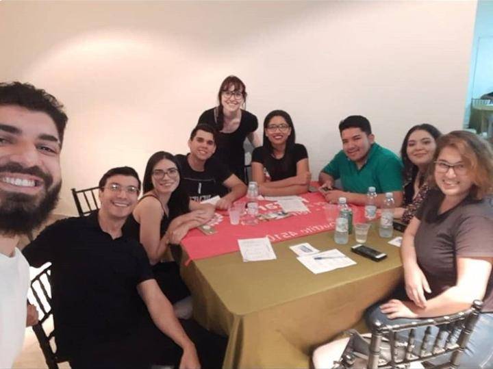 Foto coletiva com associados do clube e convidados.