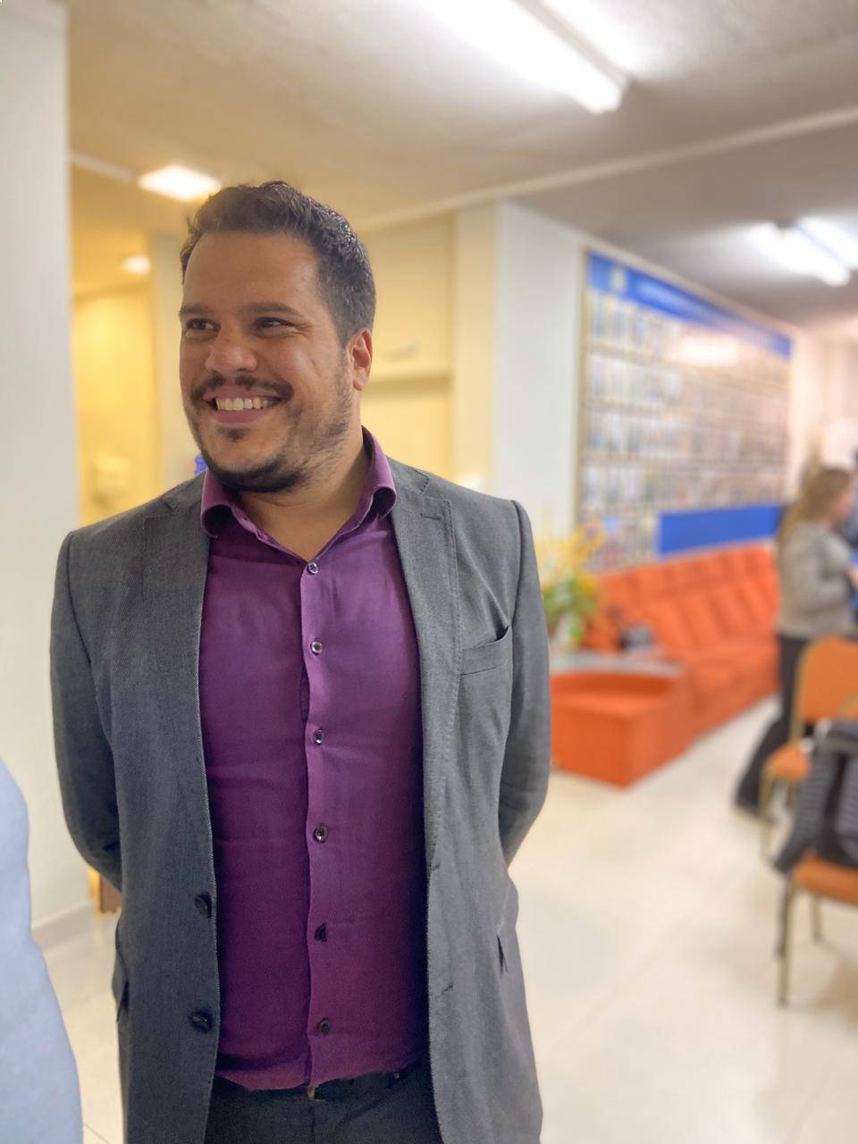 Vinícius Cabral e Silva é sócio e diretor da Forcontábil Assessoria Empresarial. Graduado em Ciências Contábeis pela Faculdade de Ensino Superior do Paraná (FESP), MBA Executivo em Finanças e Controladoria pela Estação Business School (EBS) e graduando em