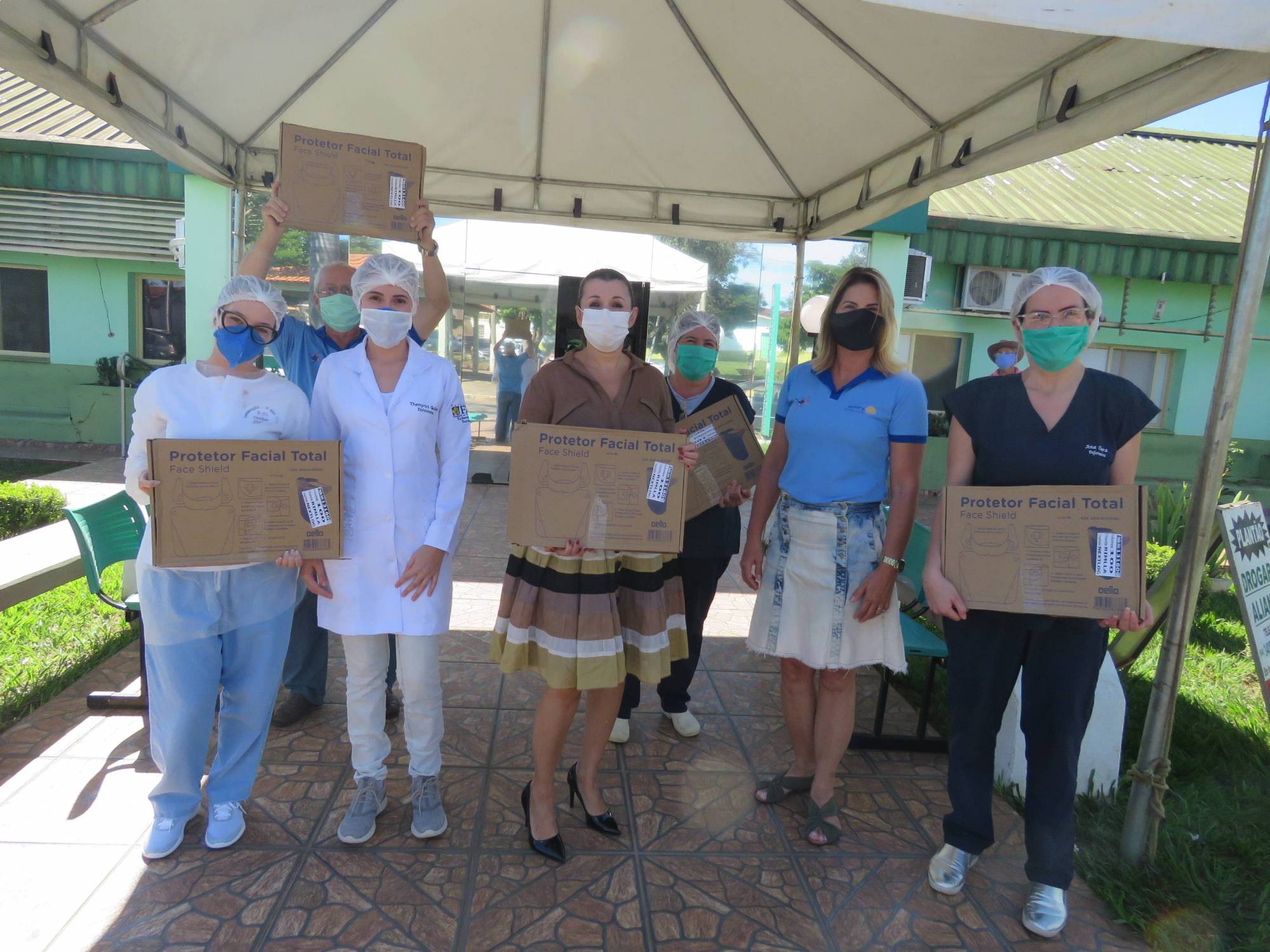 Rotary Club de Piracanjuba entrega protetores Faciais