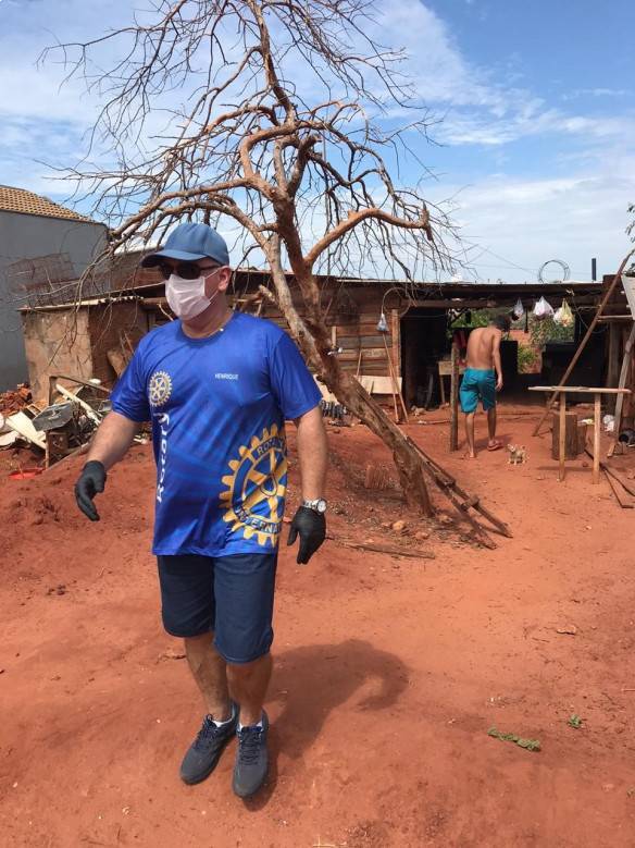 Membros do Rotary de todo o Brasil têm se mobilizado para ajudar suas comunidades
