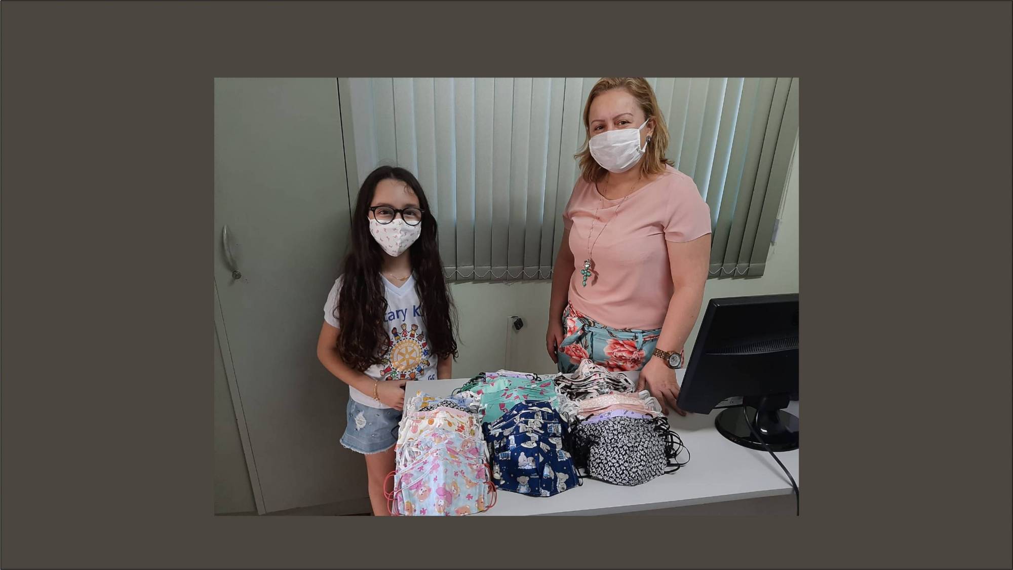 ROTARY KIDS DE PIRACANJUBA FAZ DOAÇÃO DE MASCARAS PARA A SECRETARIA DE SAÚDE