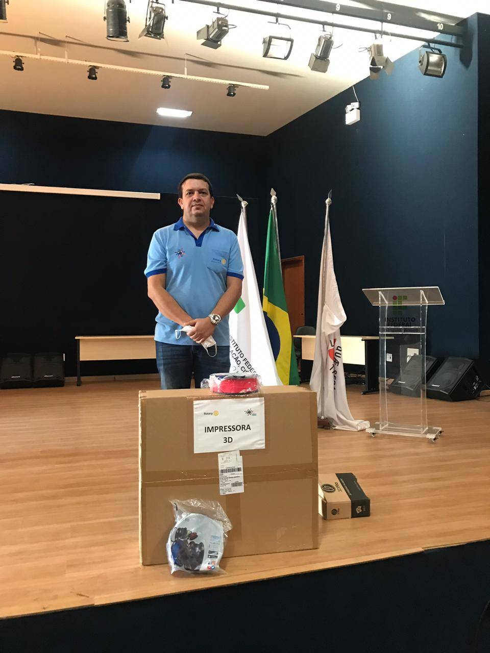 Rotary entrega impressora 3D para combate ao COVID 19