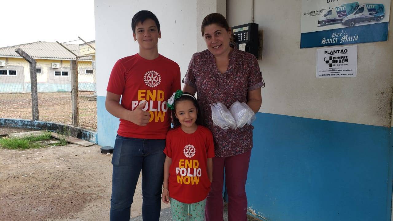 Membros do Rotakids fizeram a entrega de doação de mascaras para o Hospital de Peixoto de Azevedo para ajudar a prevenir e combater o COVID-19.