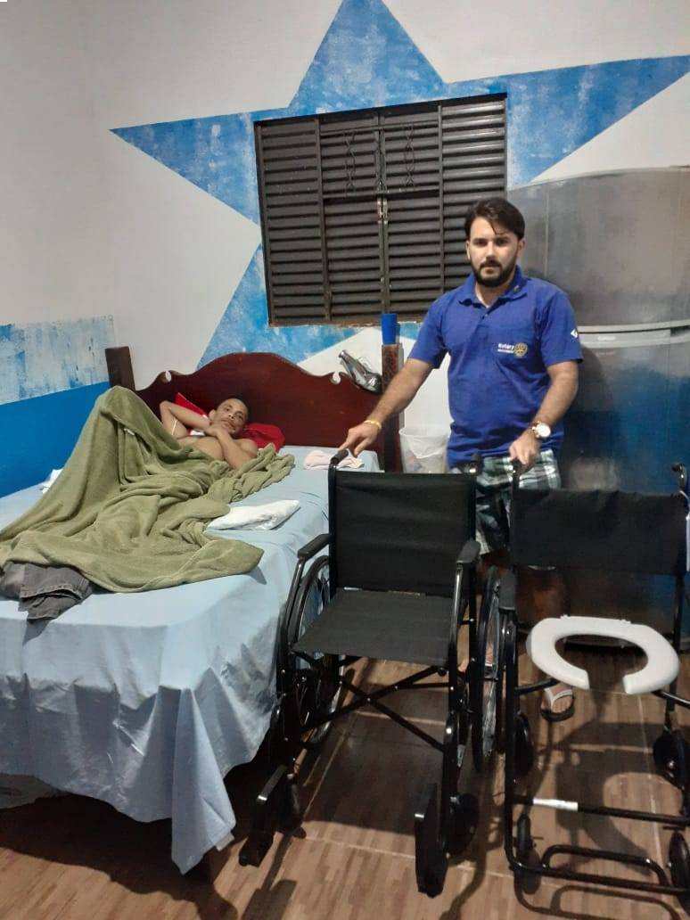 Entrega de Empréstimo de cadeira de rodas e banho