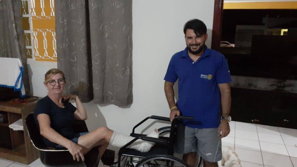 Entrega de Cadeira de Rodas