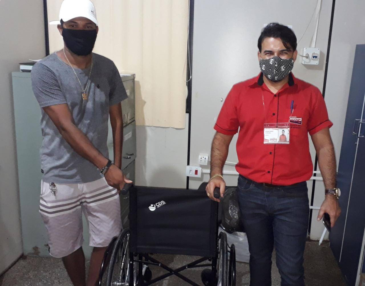 Entrega de Cadeira de Rodas