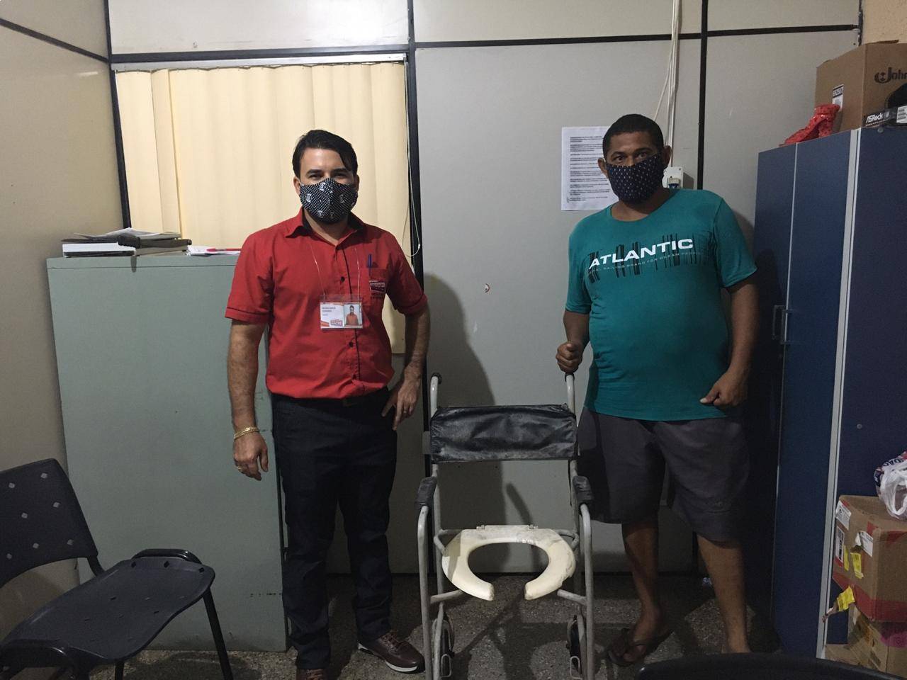 Entrega de Cadeira de Banho