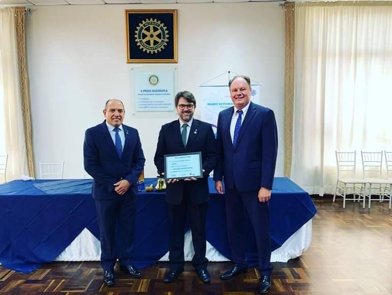 Posse Companheiro Ricardo com o seu Padrinho Ribeiro e o Presidente Mauro Maruska. 