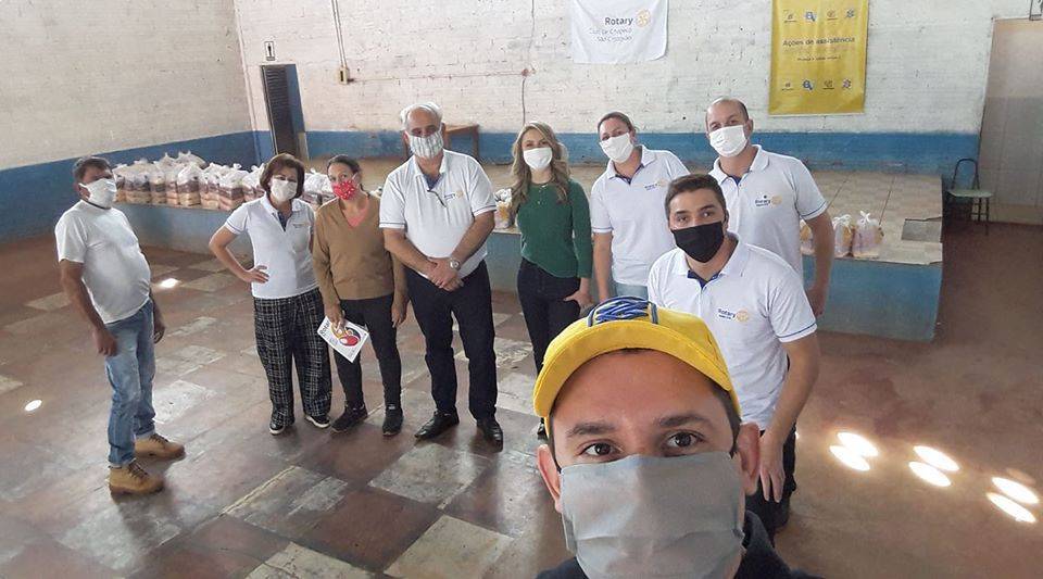 Rotary Club de Chapecó São Cristóvão e Fundação Banco do Brasil realizam entregas de cestas básicas.