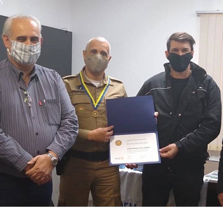 Entrega de Título Paul Harris ao comandante da Polícia Militar de Chapecó