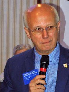 O Diretor do Rotary International, Mário César Martins de Camargo, participa da primeira reunião ordinária do novo clube paulista