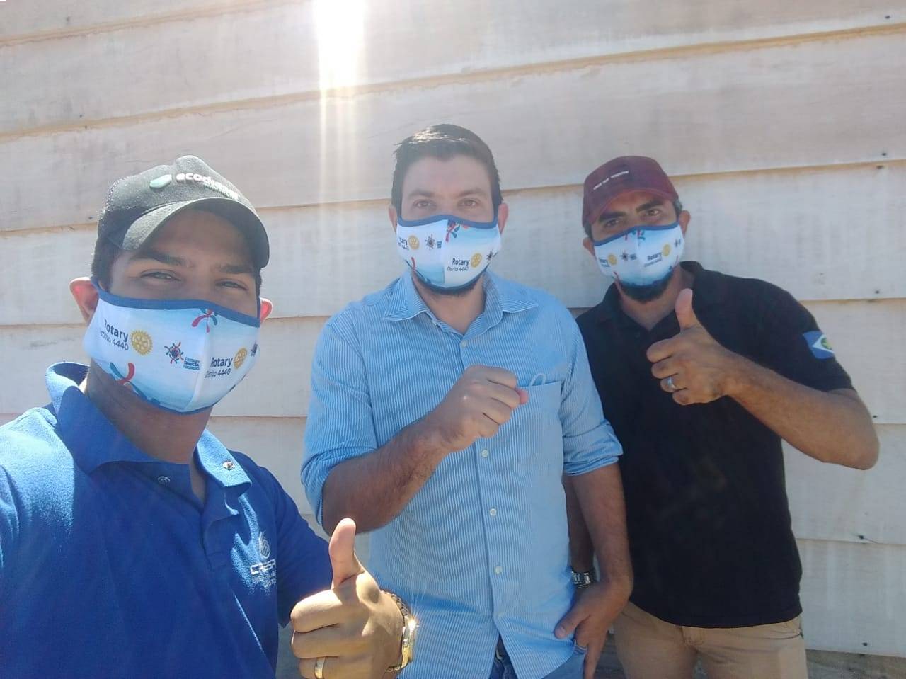 Presidente 2019/2020 Luan Crespim entrega máscaras do Distrito 4440