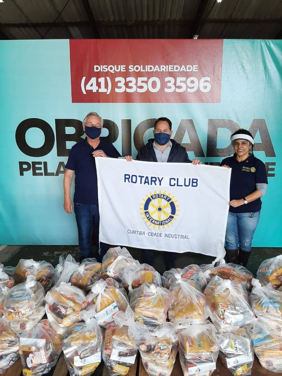 RCC CIDADE INDUSTRIAL COM O PRESIDENTE DA FAS NA ENTREGA DAS 60 CESTAS BASICAS