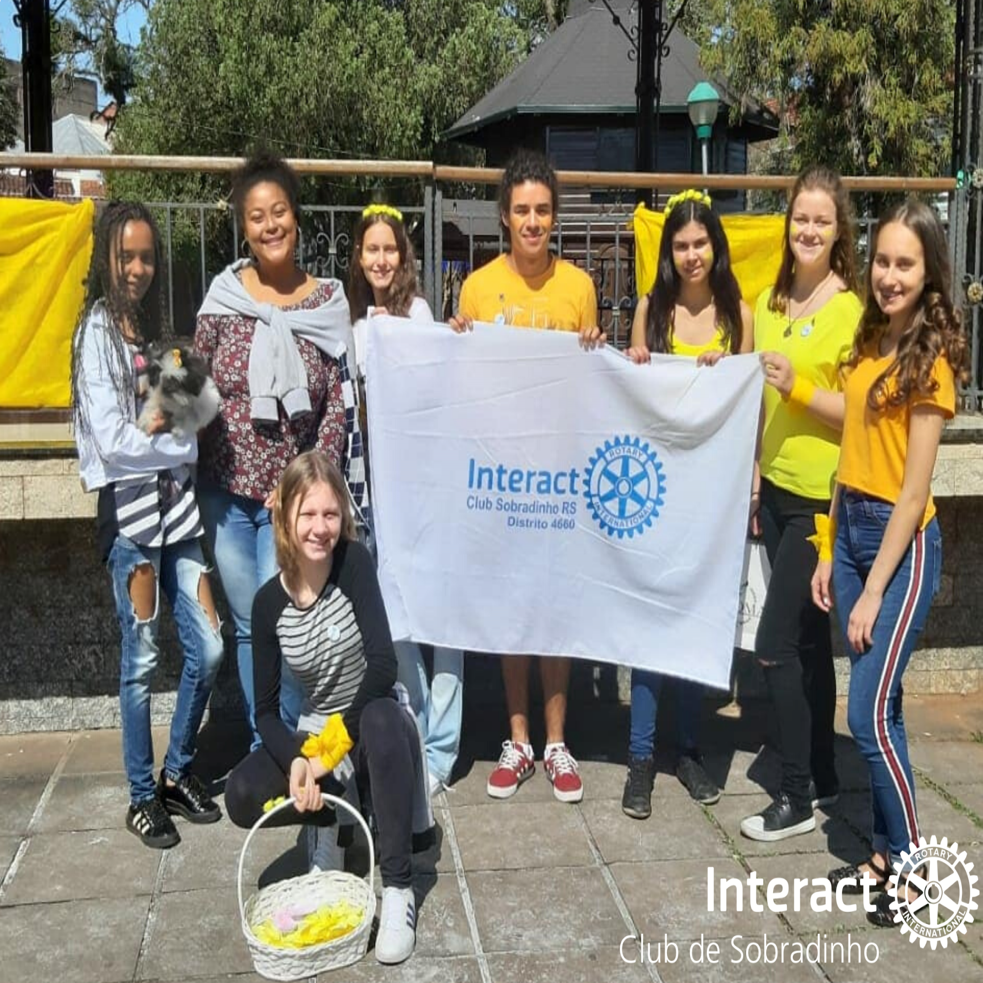Manhã dedicada à distribuição de abraços e mensagens, pelo centro de Sobradinho-RS.