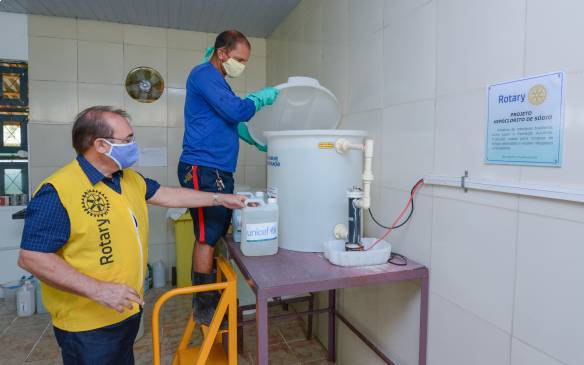 Paulo Bragato auxilia na produção de água sanitária