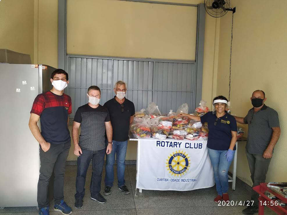 Entrega das cestas basicas para a Paroquia Sagrado Coração na CIC