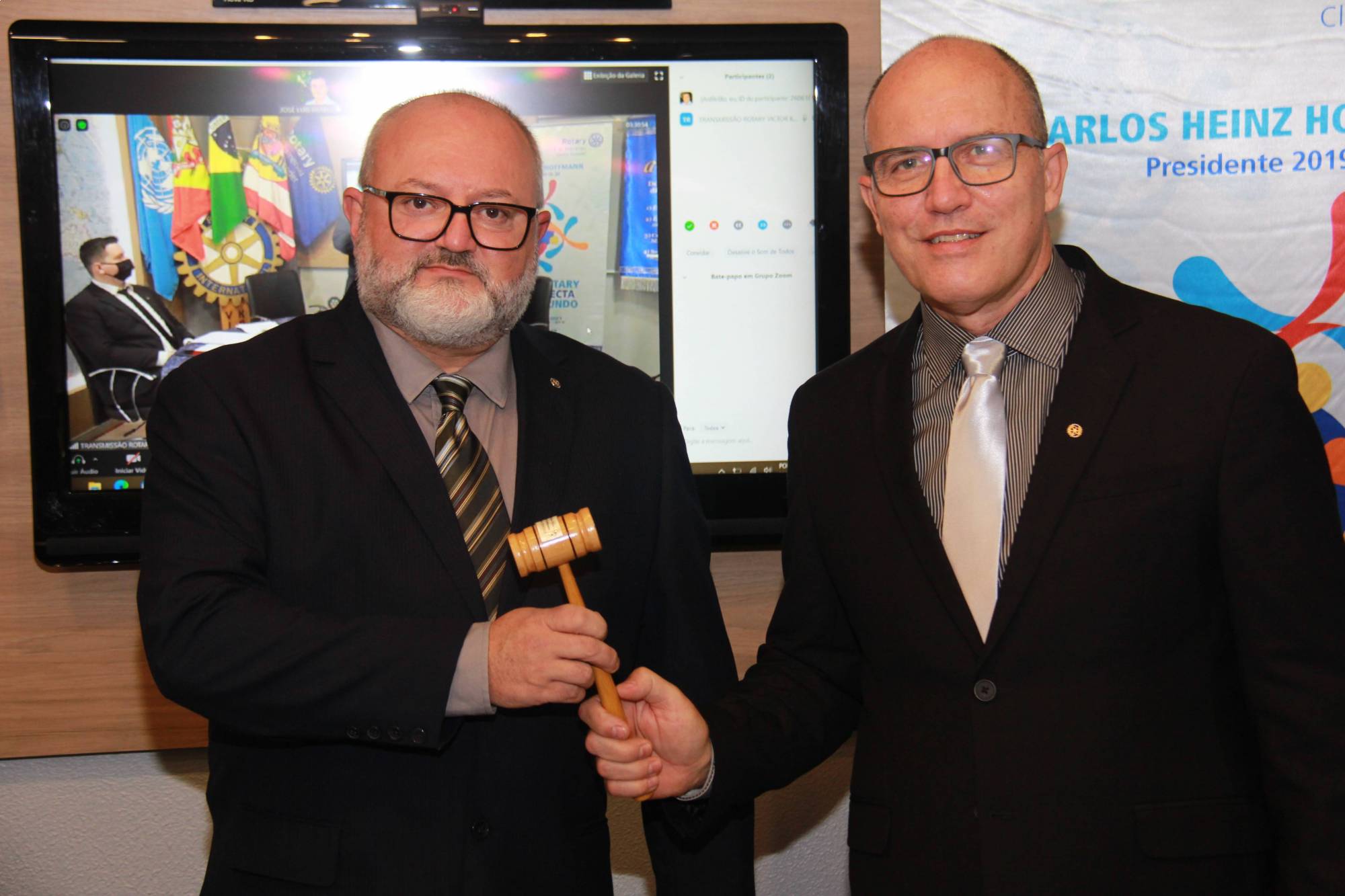 -Presidente Ano Rotário 2019-2020 do Rotary Clube Blumenau Victor Konder, Companheiro Carlos Heinz Hoffmann -Presidente Eleito Ano Rotário 2020-2021 Companheiro Edson Jorge Fandaruff