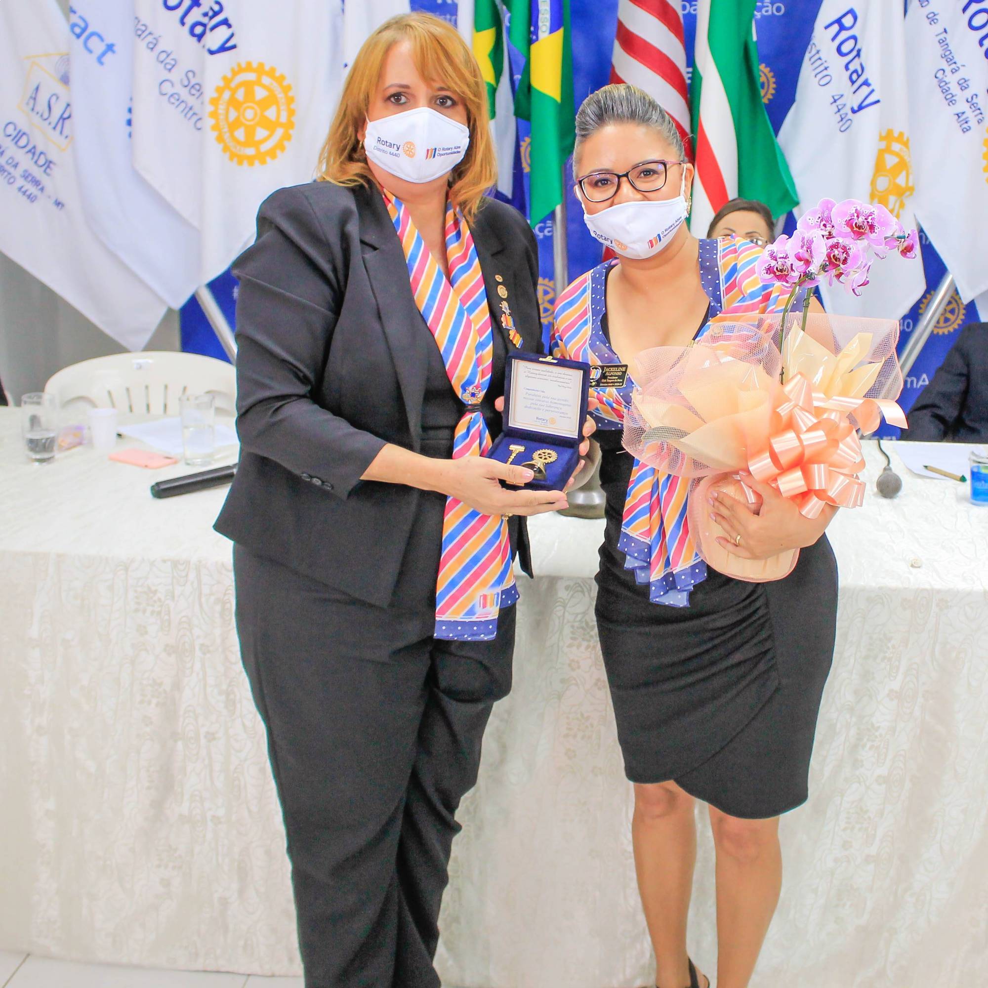 Aparecida Vieira passa o cargo de Presidente do Rotary Club de Tangará da Serra a Jackeline Alfonso