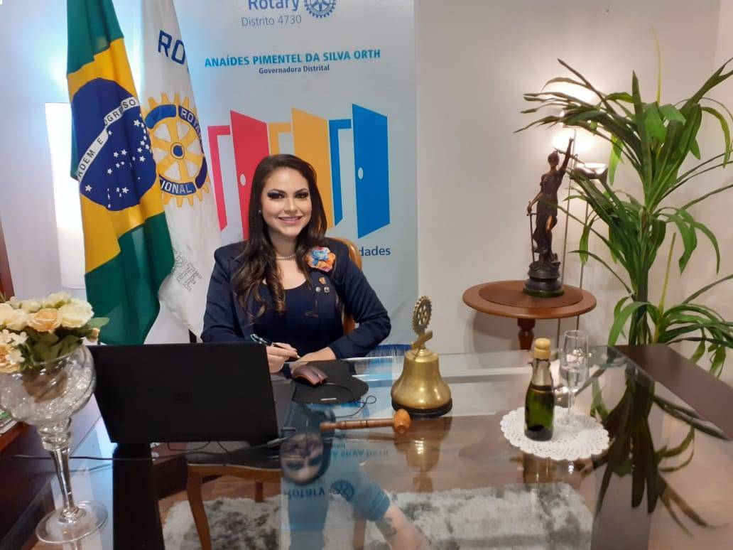 Na foto a presidente 2020-21, Camila Luz, que assume a frente do Rotary Club Satélite de Curitiba Norte Inspiração.