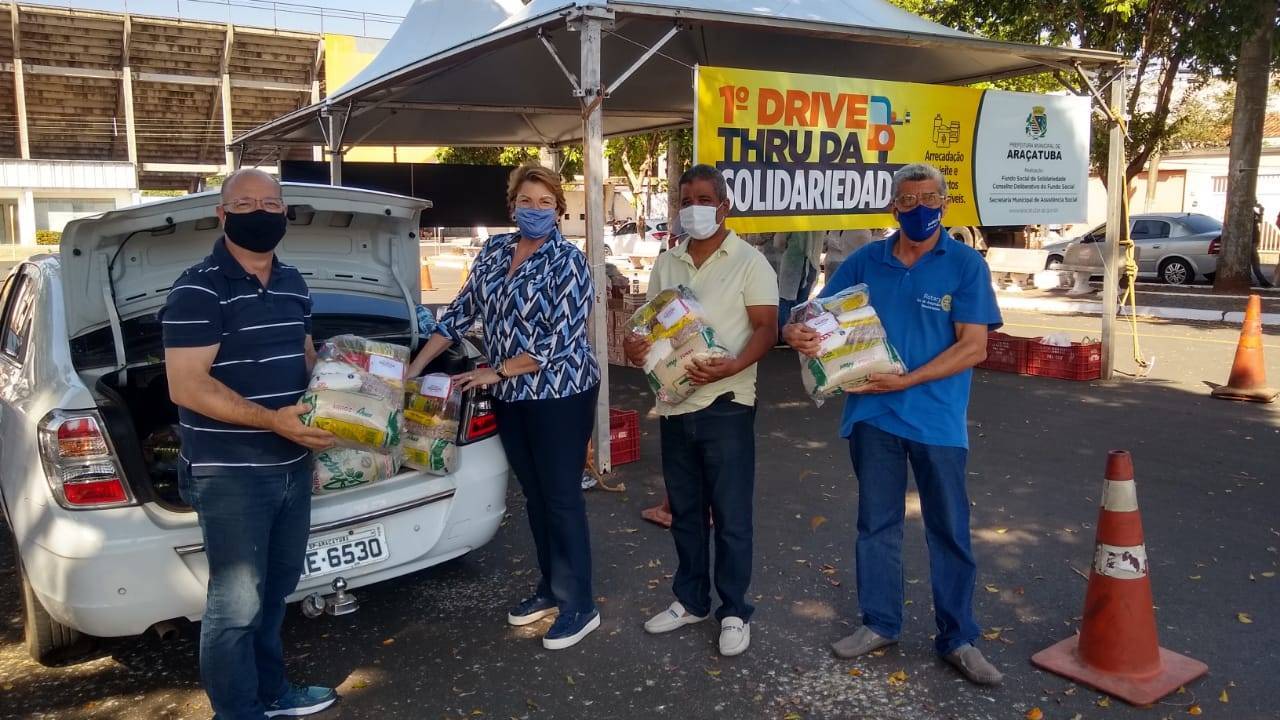 Participação do Rotary Club de Araçatuba Bandeirantes no 1º Drive Thru  da Solidariedade da cidade de Araçatuba - 08-08-2020