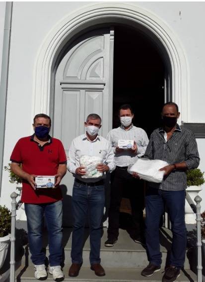 João Fernando Scaravelli (Presidente do Lar Nossa Senhora da Candelária e Tesoureiro da Associação Vila de São Vicente de Paulo), Companheiro Rinaldo Duque Cadengue (Presidente do Rotary Club de Itu), Companheiro Henrique Cavacchini da Silveira (Rotary Cl