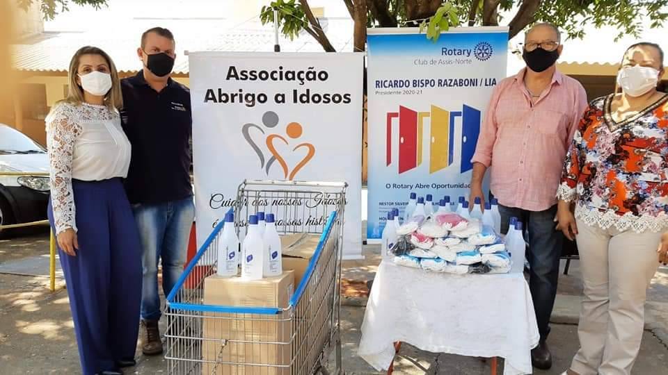 Presidente e Esposa do Rotary Club Assis-Norte e Diretoria do Abrigo dos Idosos de Assis