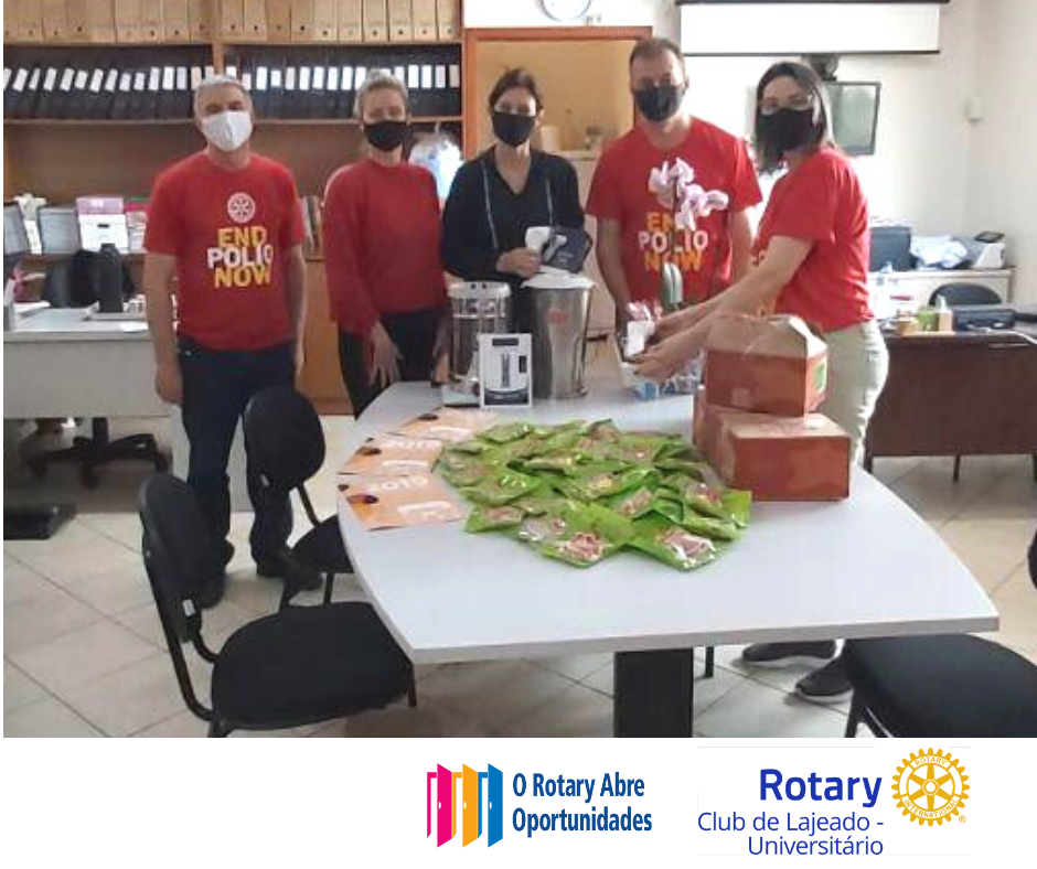 Foto1: Doações para Lar das Meninas - SLAN/Lajeado - RS - Rotary Club de Lajeado Universitário - Distrito 4700