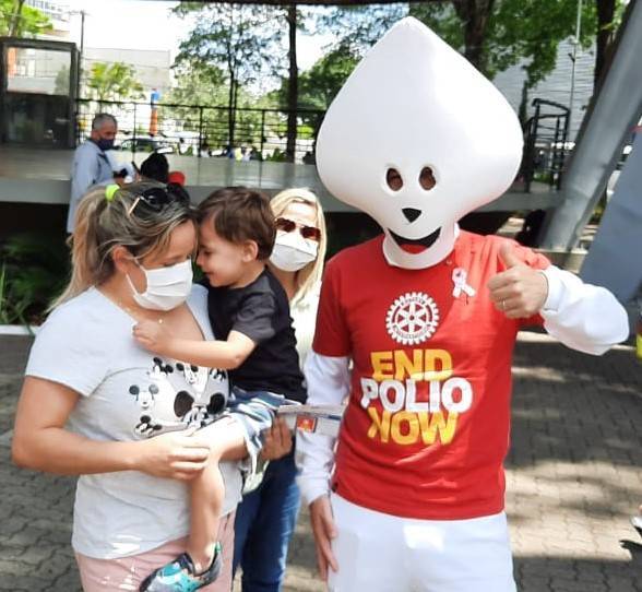Zé Gotinha divulgando a campanha de vacinação