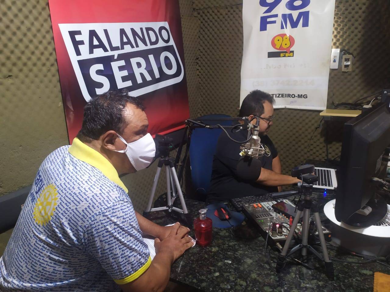 Bastidores da entrevista do presidente Manoelito Vieira ao jornalista Emerson Santo da Rádio Clube FM 