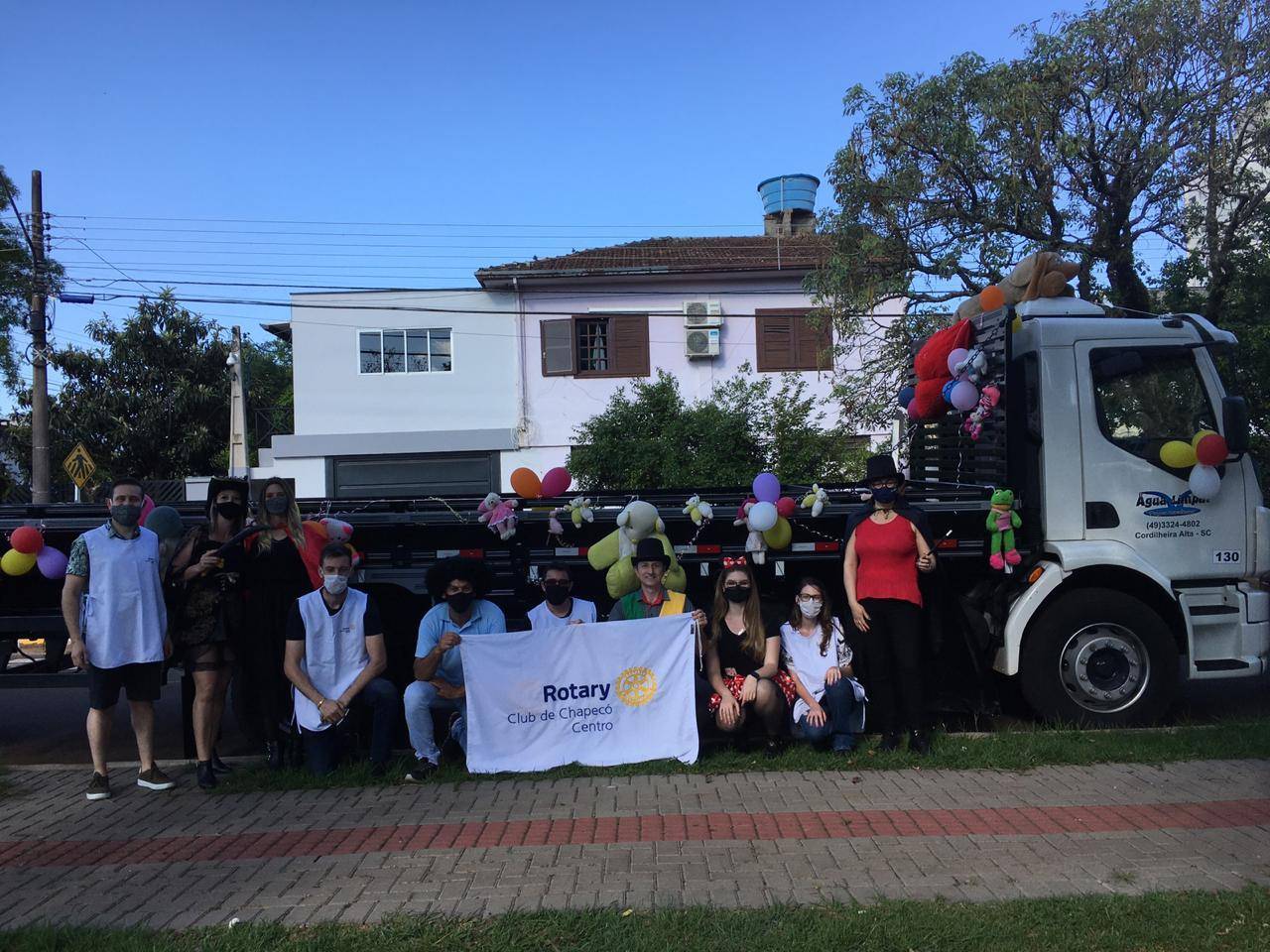 Rotary Club de Chapecó Centro promove ação de dia das crianças em duas casas Lar de Chapecó.