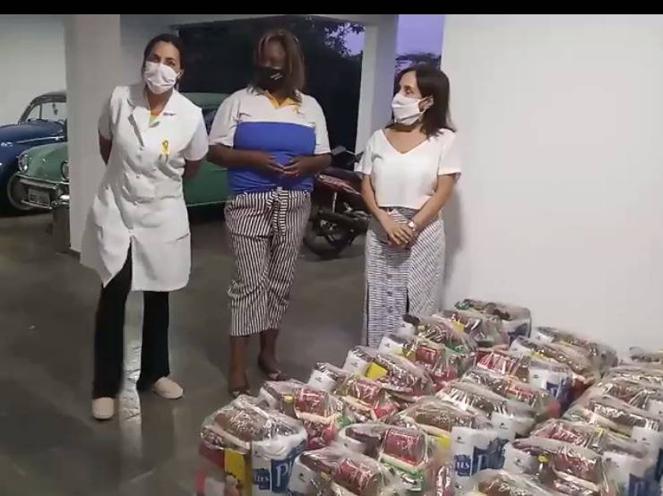 Na foto temos a associada Haíssa Pâmela, Mirthes Mirian e a empresária Glaura.