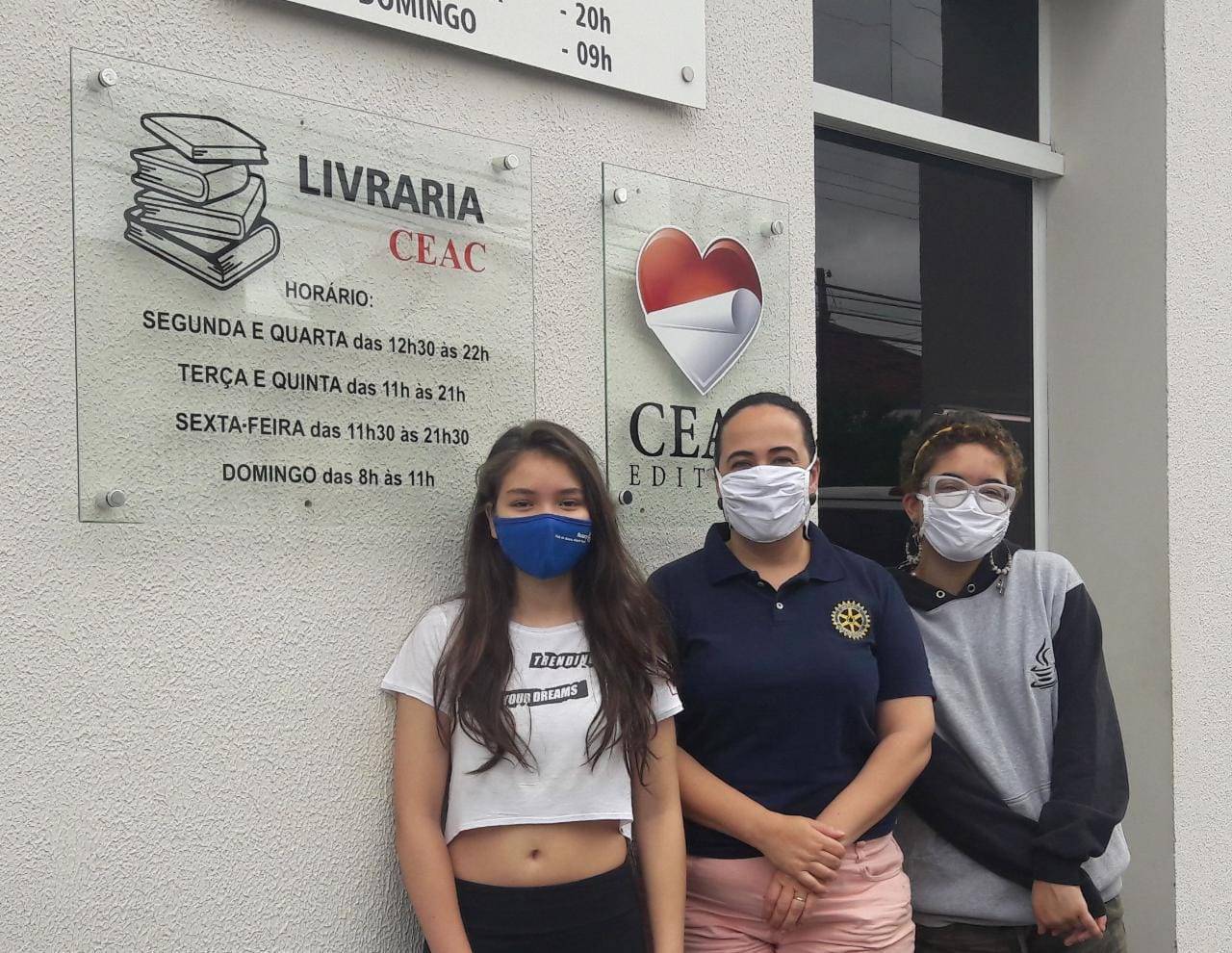 Entrega de doações ao CEAC (Helena; Joyce; Amanda)