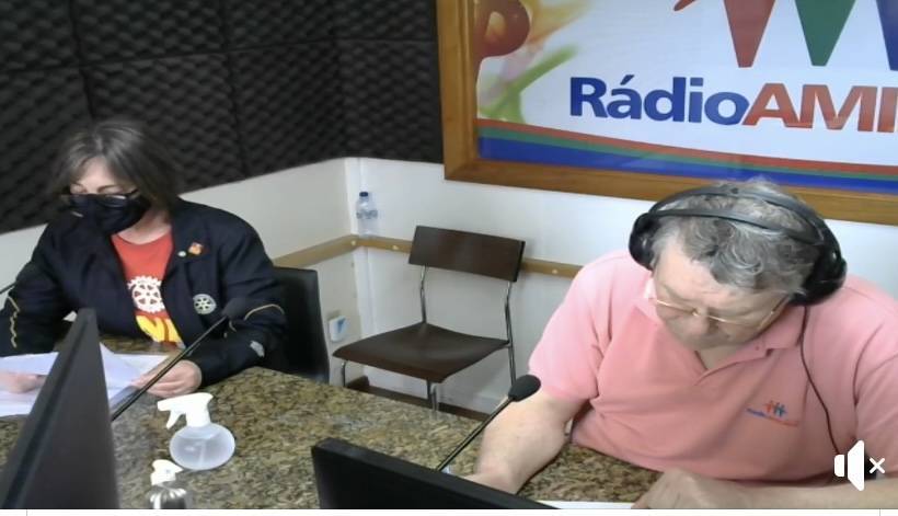 Companheira Sandra Pedroso em entrevista na Radio Amizade.